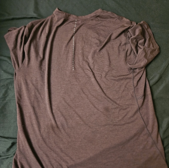Lululemon XL red running shirt - Picture 3 of 3